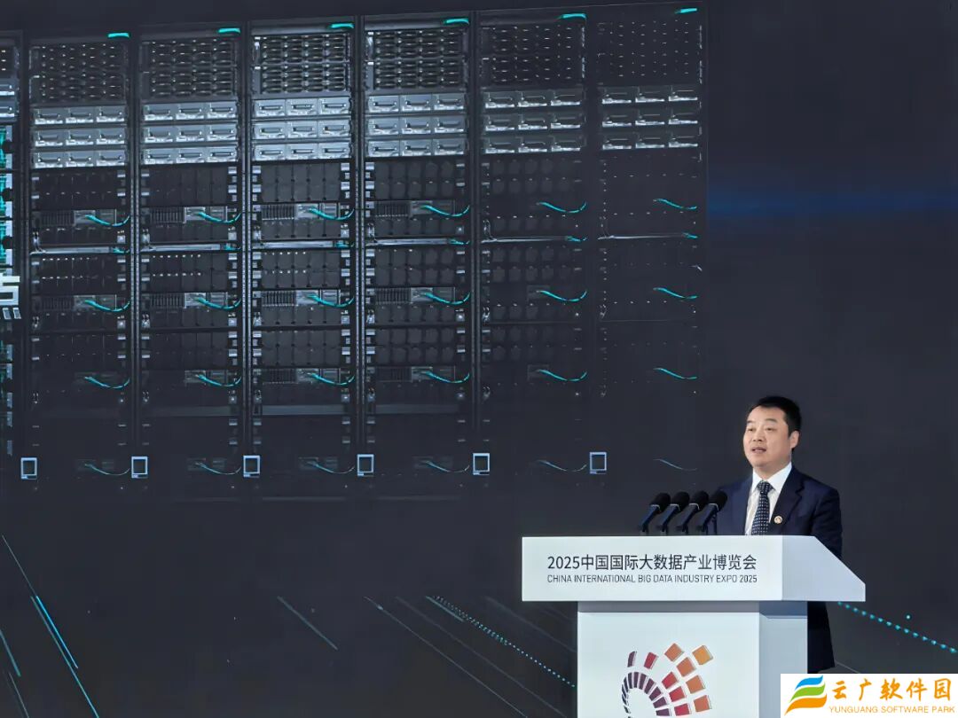华为云整体算力规模较去年同期增长率接近 250%，昇腾 AI 云服务客户从 321 家增长至 1714 家