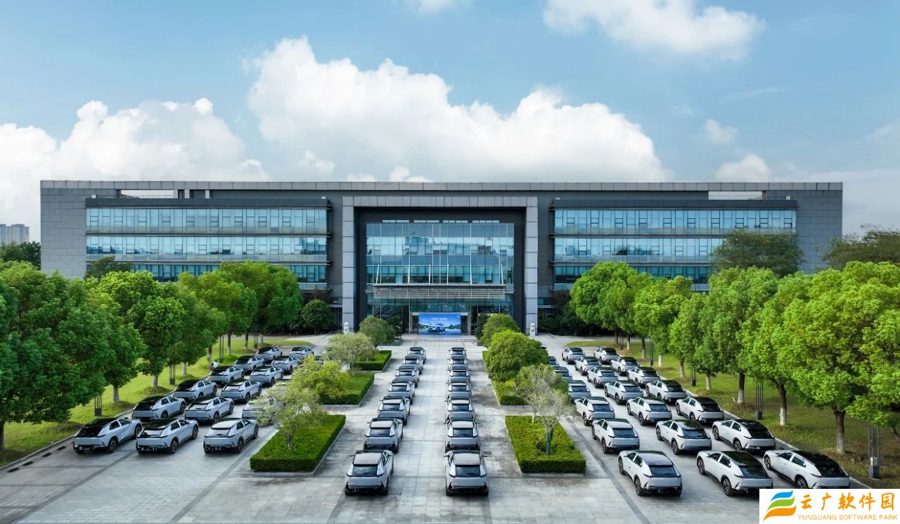 长安马自达 EZ-60 小订突破 4 万个：纯电增程双动力，9 月底上市