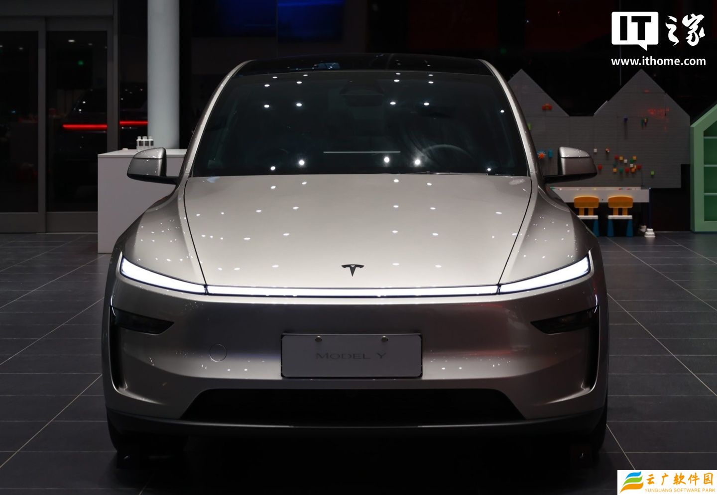 售价 33.9 万元，销售人员称特斯拉 Model Y L 日均订单近万辆