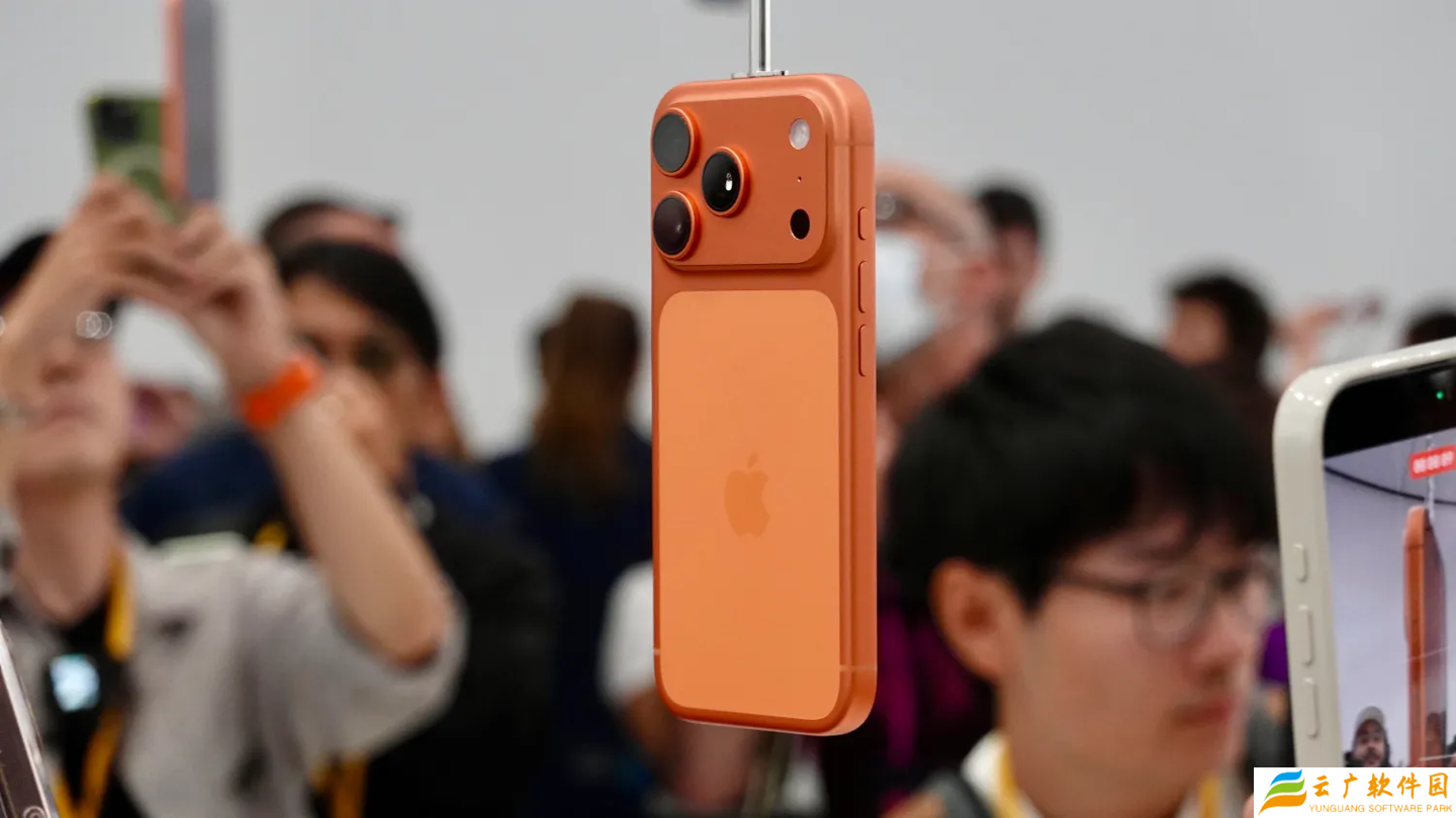 毫米波信号难穿透：苹果 iPhone 17 Pro 美版顶部新增玻璃开孔，用于 5G mmWave 天线