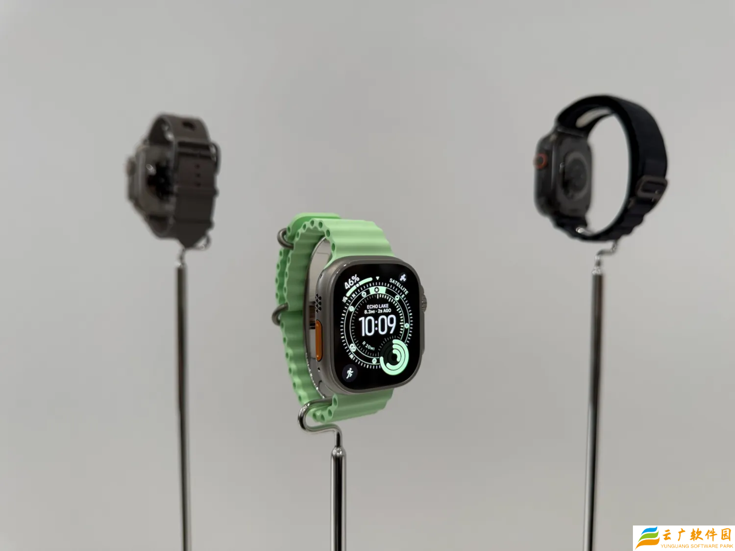 苹果 Apple Watch Ultra 3 智能手表和 AirPods Pro 3 无线耳机上手